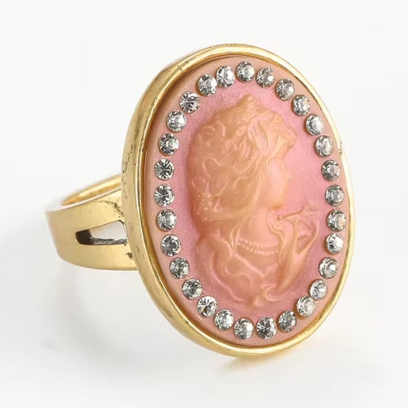 Vintage Aristocrat’s Cameo Antique Brass Masterpiece Ring - Picture 6 of 9